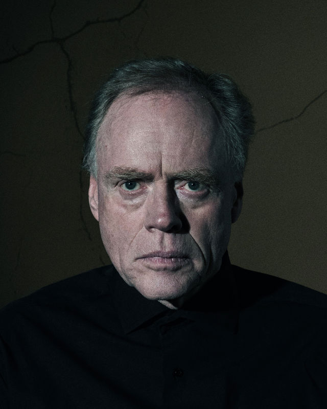 Portrett av alvorlig mann